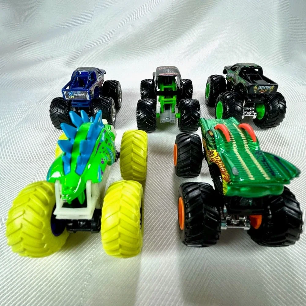 Lot of 5 Hot Wheels Monster Jam Trucks 1:64 - Various incl.Grave Digger 40 Anniv